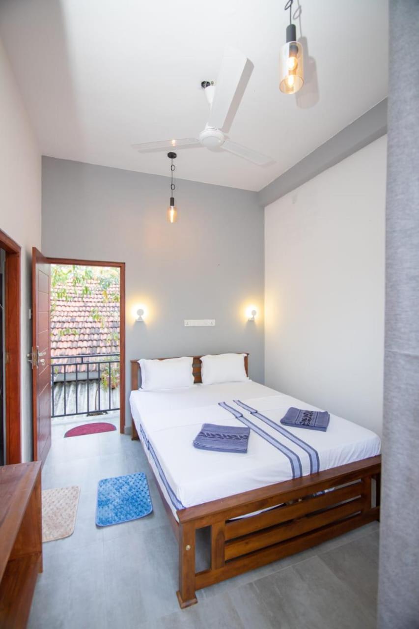 Light House Beach Home Matara Room photo